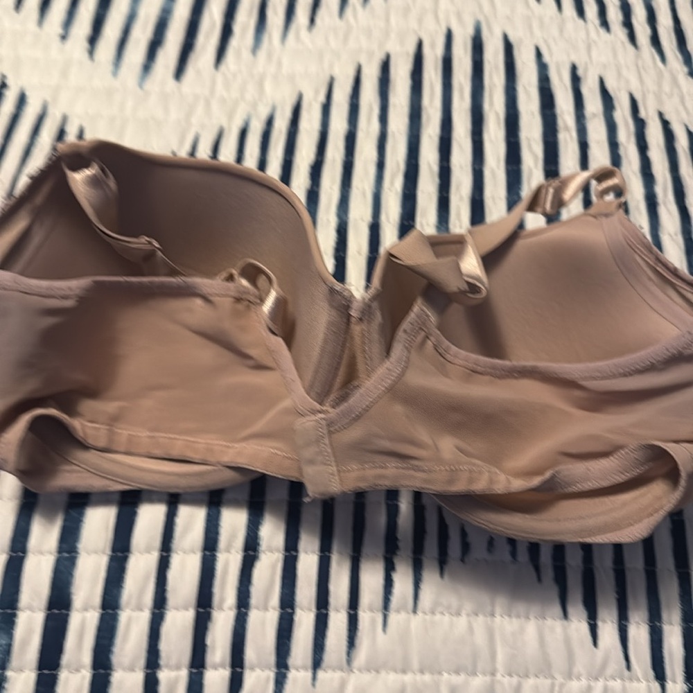 3 lightly padded bras. Excellent used condition size 36D - Picture 5 of 7